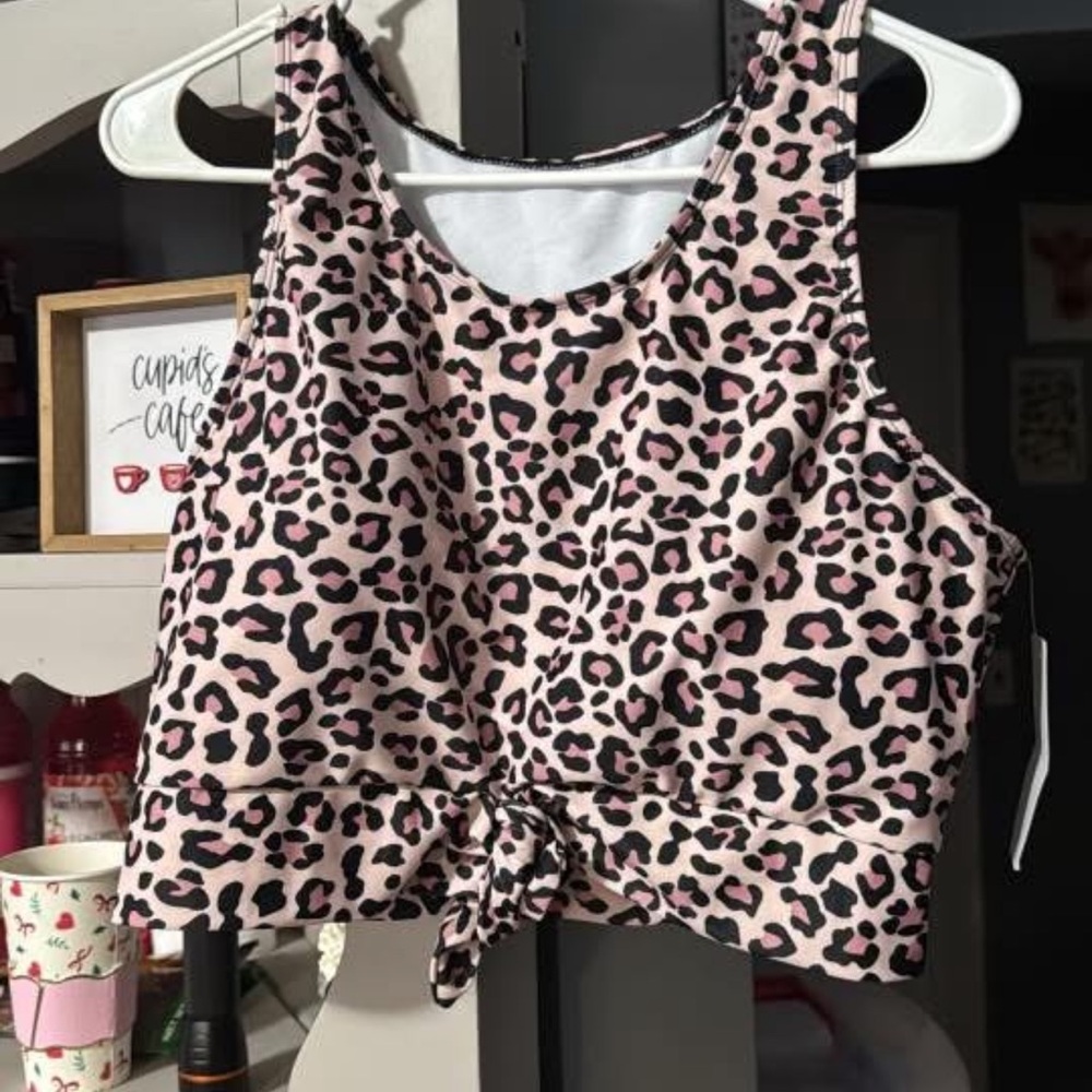 Chic Leopard Print Bikini Top